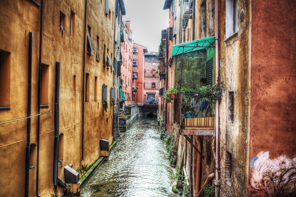 Bologna: 2-Hour Private Local's Christmas - Who should book this Bologna 2-hour Christmas private tour