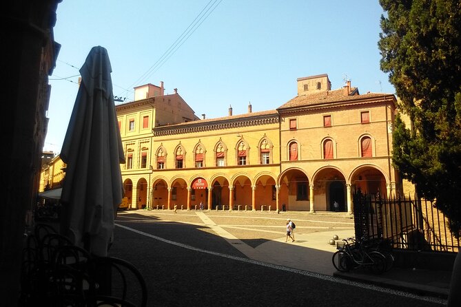 Bologna : a walk into history - The Quadrilatero and Palazzo della Mercanzia: Food Lanes + Medieval Trade Power