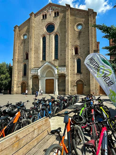 Bologna Bike Tour with Breakfast - Finestrella di Via Piella: the canal window you can’t ignore