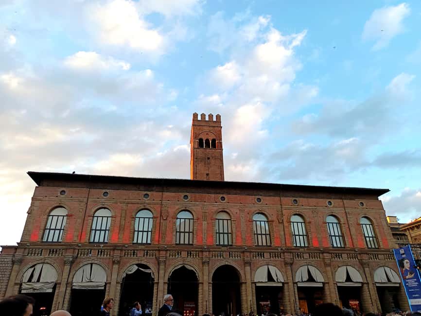 Bologna by night: Food, wine, spritz and fun - Key things you’ll notice on this Bologna night tour