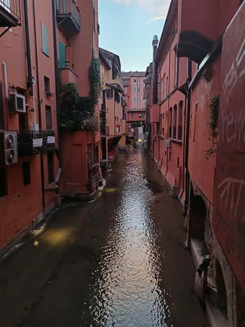 Bologna by night: Food, wine, spritz and fun - Entering Bologna’s night mindset: aperitivo isn’t just a drink
