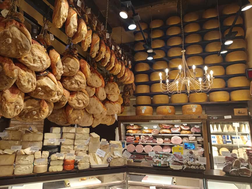 Bologna by night: Food, wine, spritz and fun - What you’ll sip and snack: spritz, amari, and local sweets