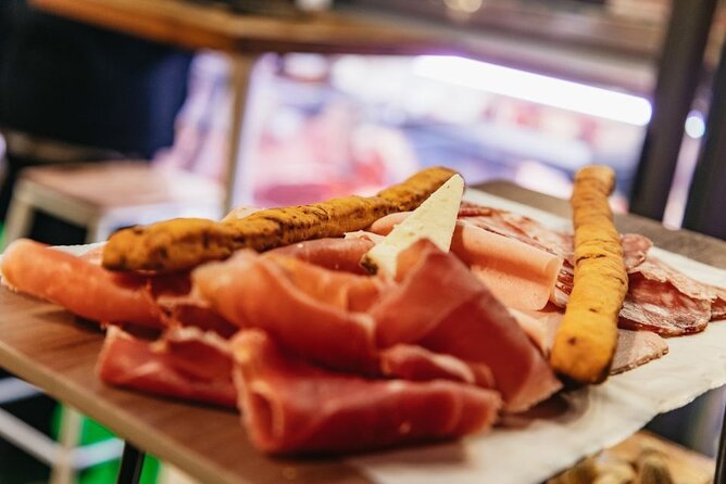 Bologna City Red Bus and Food tasting - Quadrilatero Market Time: Where Bologna’s Food Atmosphere Lives