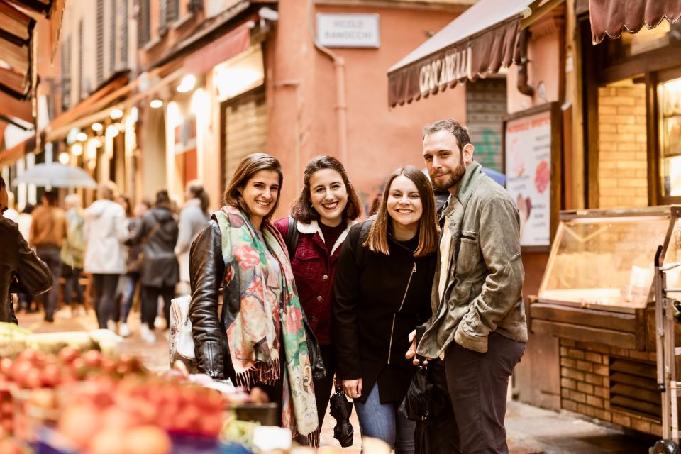 Bologna: Eat and Drink Like a Local Food Tour - La Grassa in 3 Hours: matching with your local food host