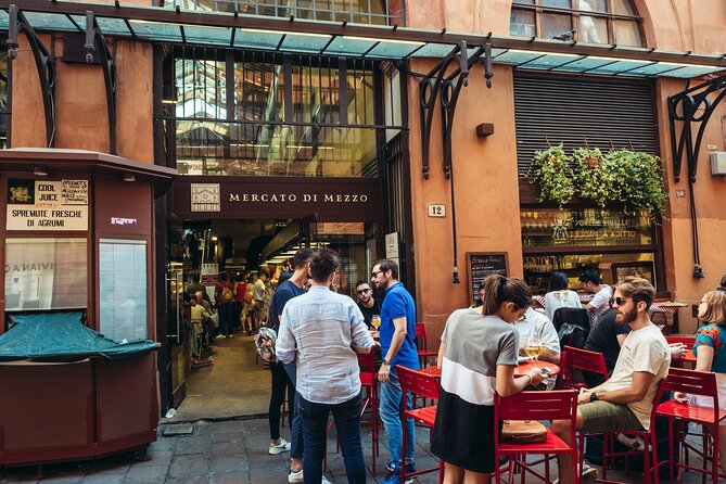 Bologna: Full meal Food Tour with Local Delights by Do Eat Better - Palazzo Ruini: ice cream and Torta degli Addobbi