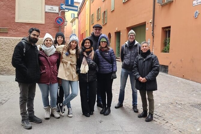 Bologna Highlights Private Walking Tour With A Guide - Fontana del Nettuno and Finestrella on Via Piella: art at street level and a canal view