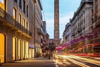Bologna Highlights Private Walking Tour With A Guide - The Two Towers route: climbing Torre degli Asinelli for city views