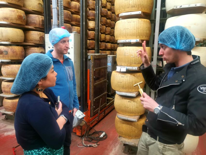 Bologna: Parmigiano, Wine and Balsamic Vinegar experience - Stop 3 and beyond: Bologna hills winery time with tigelle and regional plates