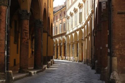 Bologna : Private Custom Walking Tour With A Guide (Private Tour) - Meeting your guide from your hotel: saving time in Bologna