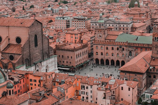 Bologna Scavenger Hunt and Highlights Self Guided Audio Tour - Route strategy: why starting at Le Due Torri helps