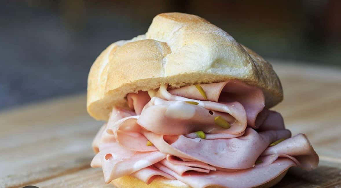 Bologna: Tagliatella and Mortadella with chef Antonio - The aperitivo: mortadella and Prosecco set the tempo