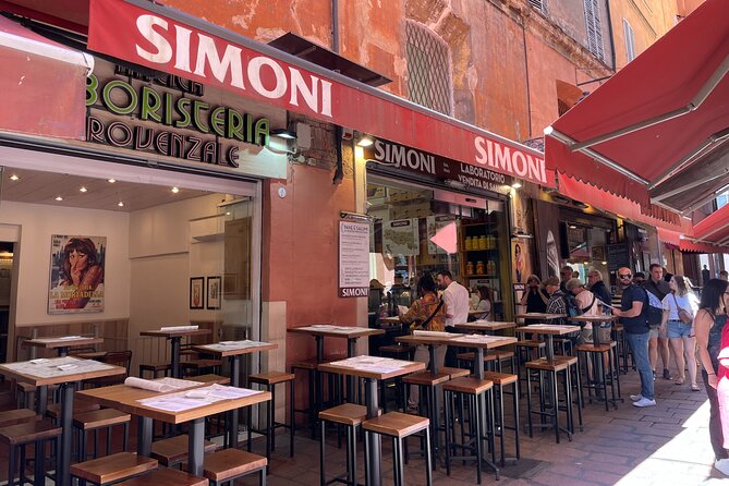 Bologna Walking Food Tour and Highlights with a Local Guide - Piazza Galvani to Piazza Maggiore: your fast intro to Bologna