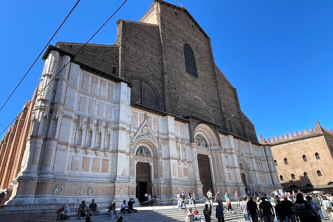 Bologna Walking Food Tour and Highlights with a Local Guide - A couple more Bologna strolls, then gelato near Via Rizzoli