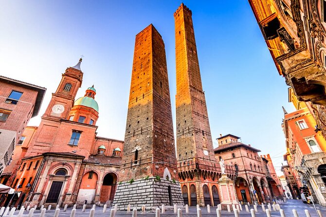 Bologna Walking Tour with Audio and Written Guide - Via dell’Indipendenza Porticoes: How to See Bologna’s Signature First