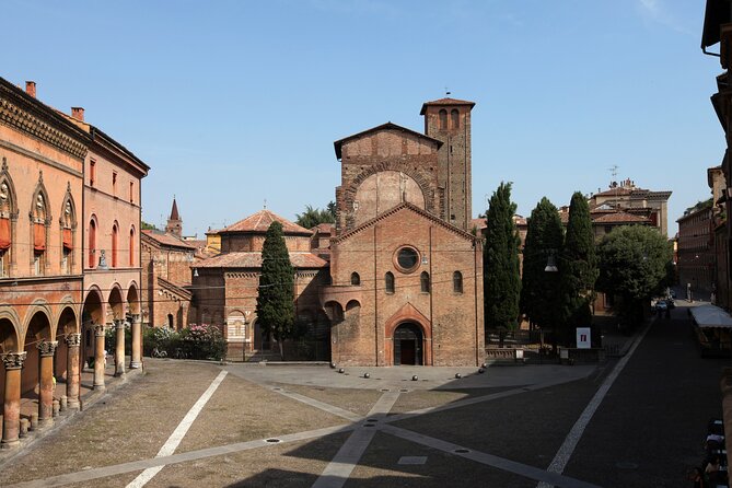Bologna's Ancient and Recent History: A Self-Guided Audio Tour - Getting set up with VoiceMap: code, GPS playback, and offline access