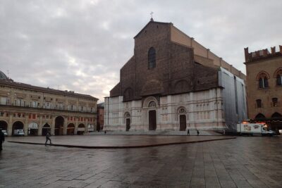 Bologna's Ancient and Recent History: A Self-Guided Audio Tour - Neptune Fountain to Piazza Maggiore: the route starts with drama