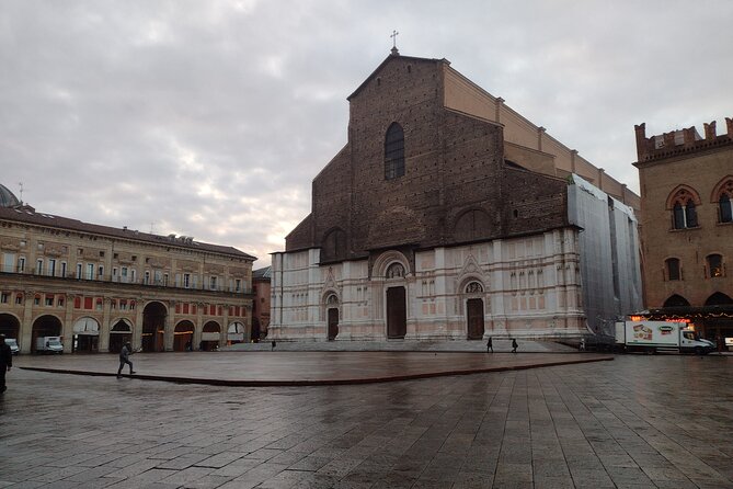 Bologna's Ancient and Recent History: A Self-Guided Audio Tour - Neptune Fountain to Piazza Maggiore: the route starts with drama