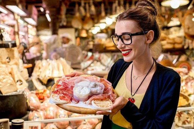 Private Food Tour of Bologna - From Neptune Square to Piazza Maggiore: the streets set the mood